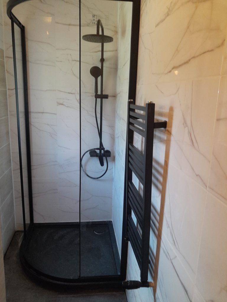 Łazienka z prysznicem walk-in